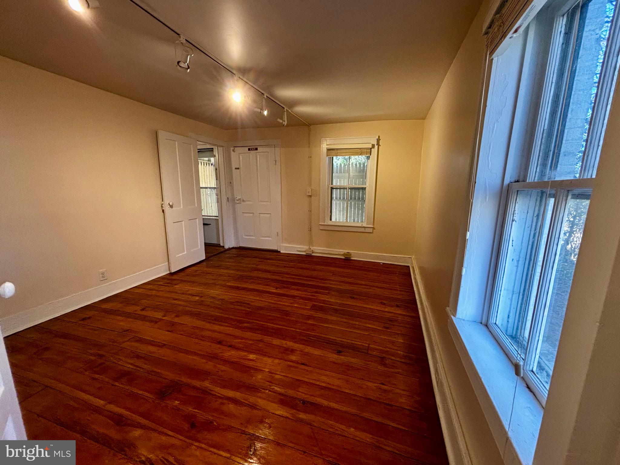 8122 JOHN MOSBY HWY.