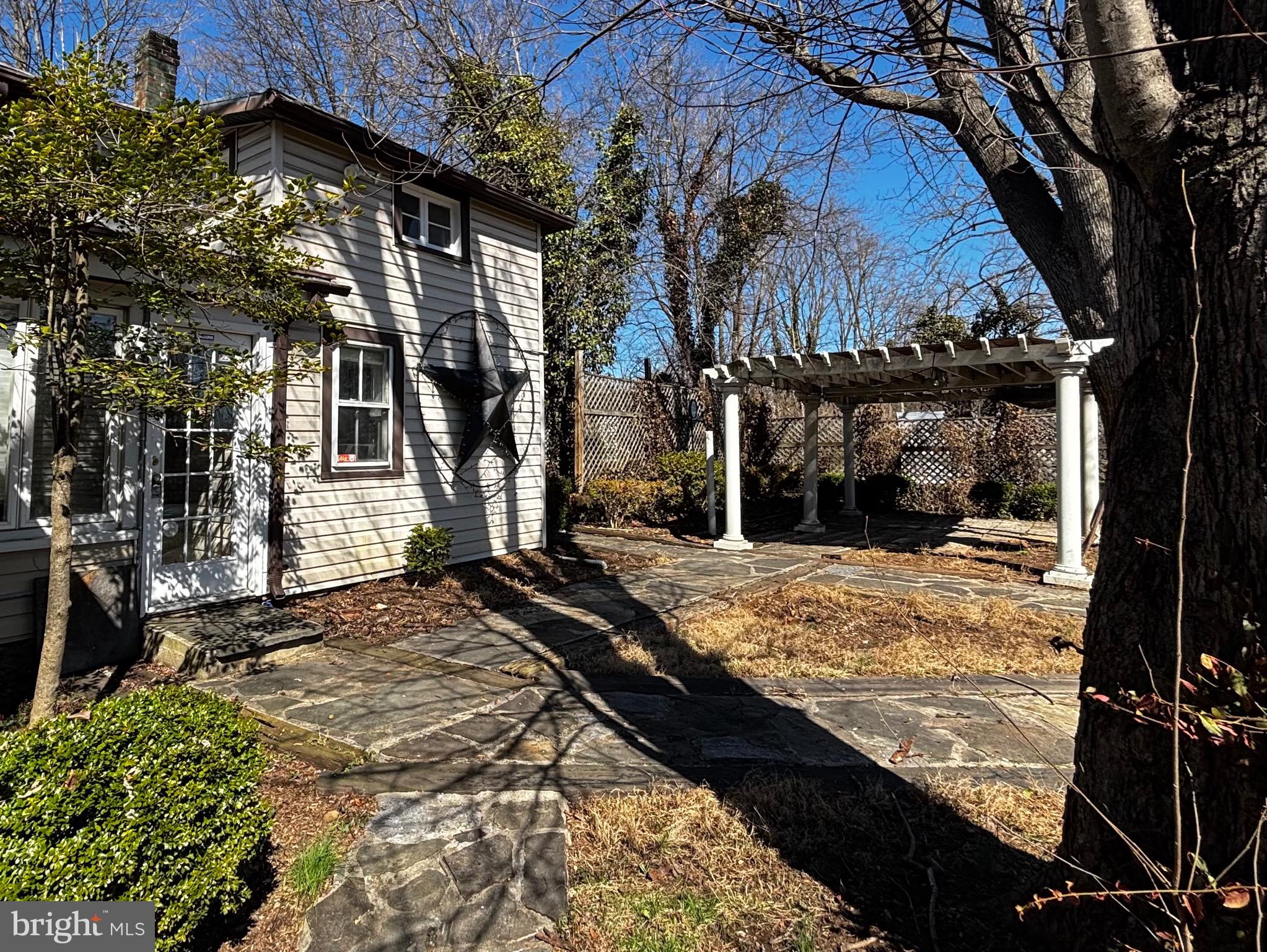 8122 JOHN MOSBY HWY.