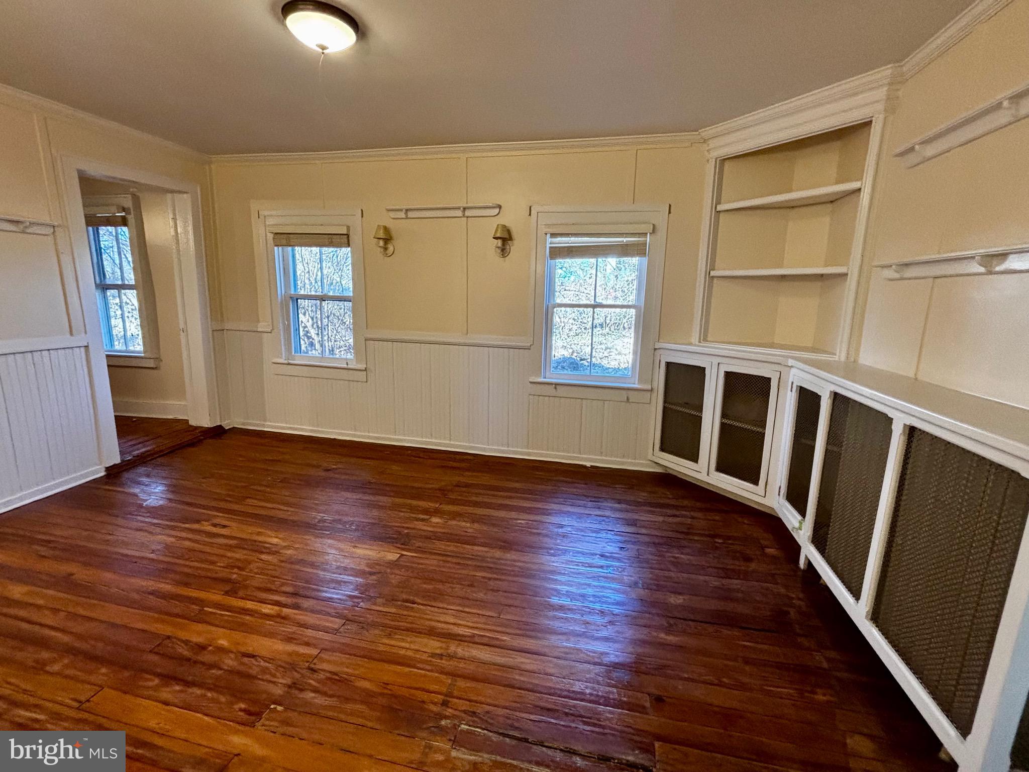 8122 JOHN MOSBY HWY.