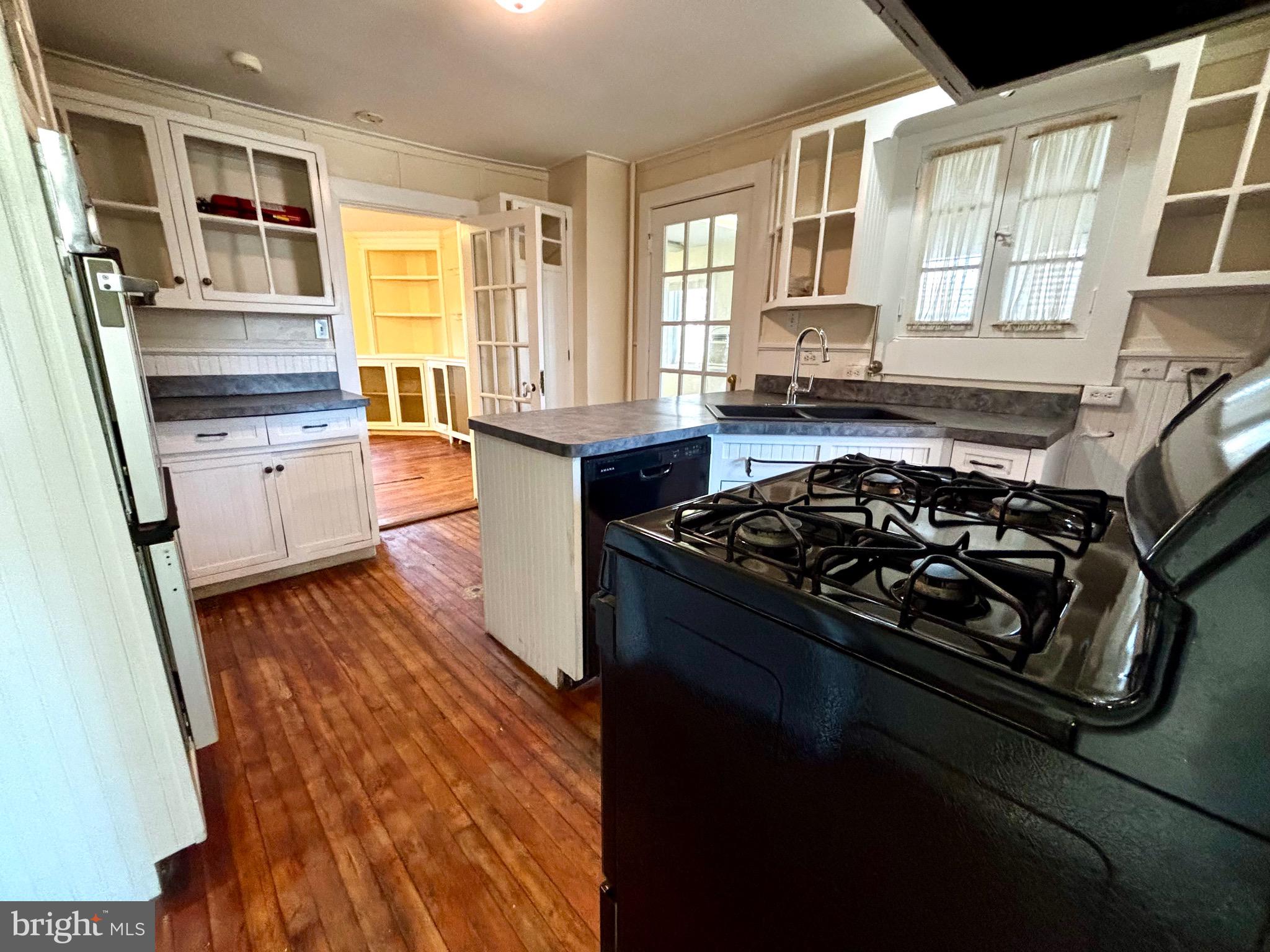 8122 JOHN MOSBY HWY.