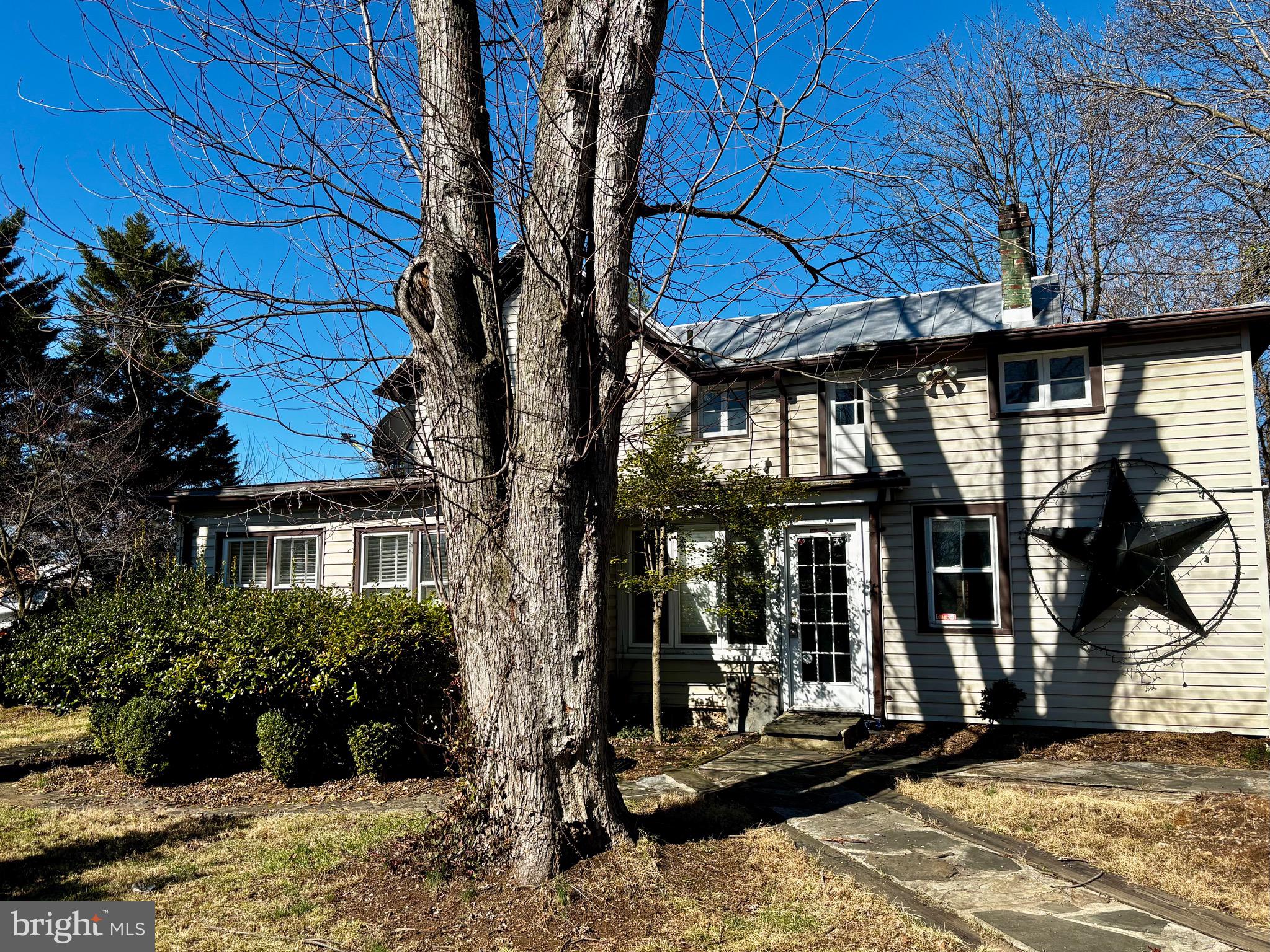 8122 JOHN MOSBY HWY.