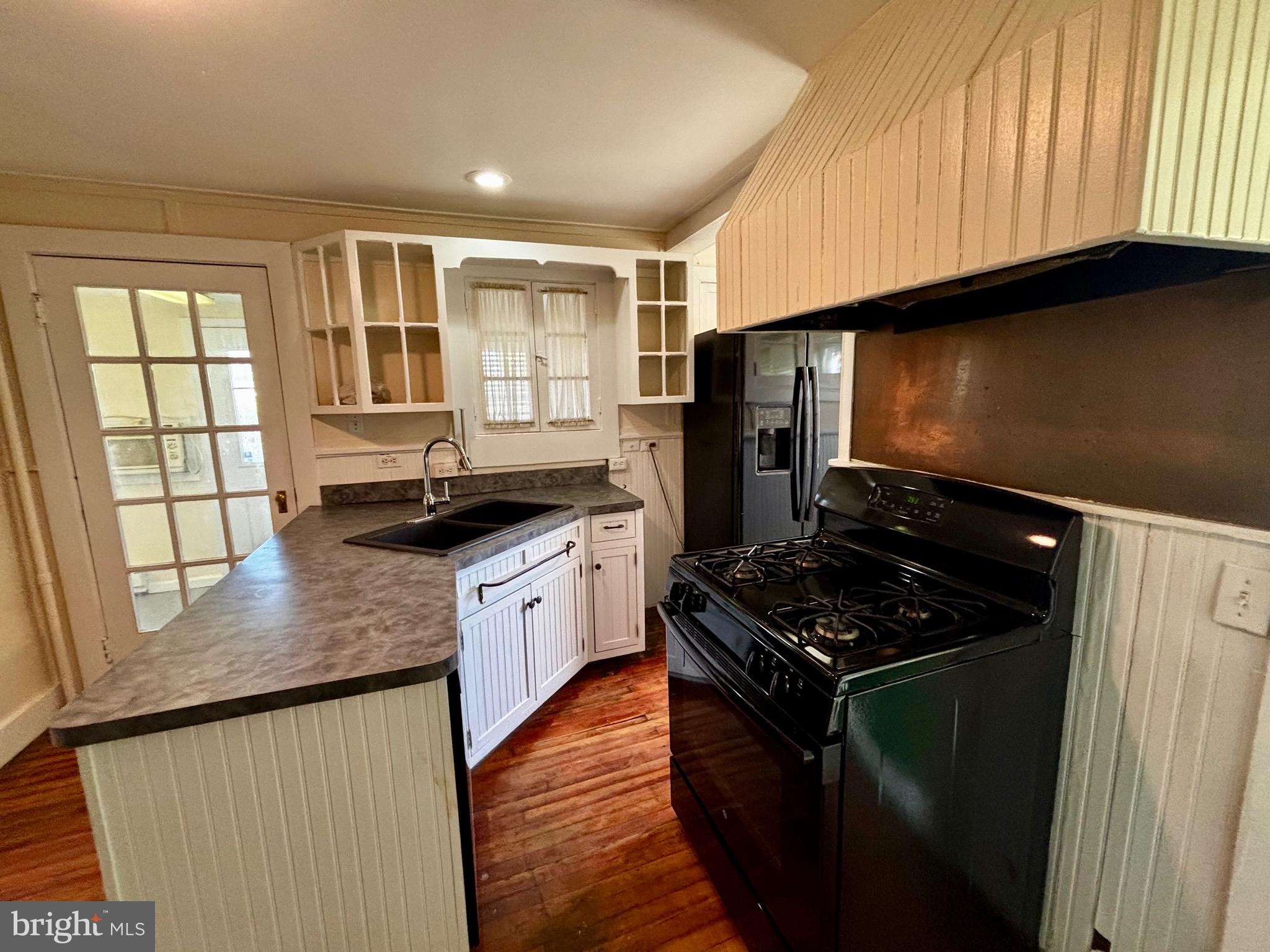 8122 JOHN MOSBY HWY.