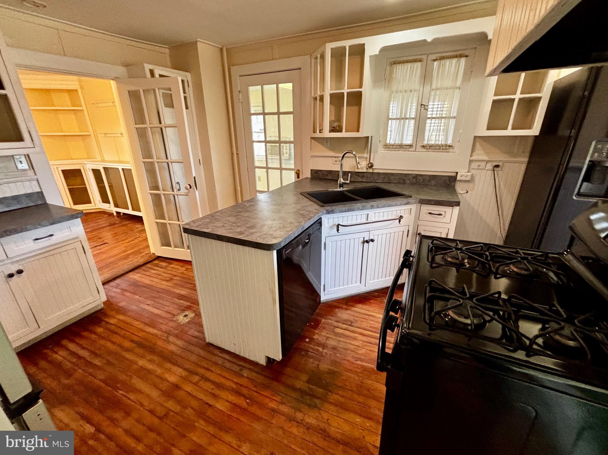 8122 JOHN MOSBY HWY.