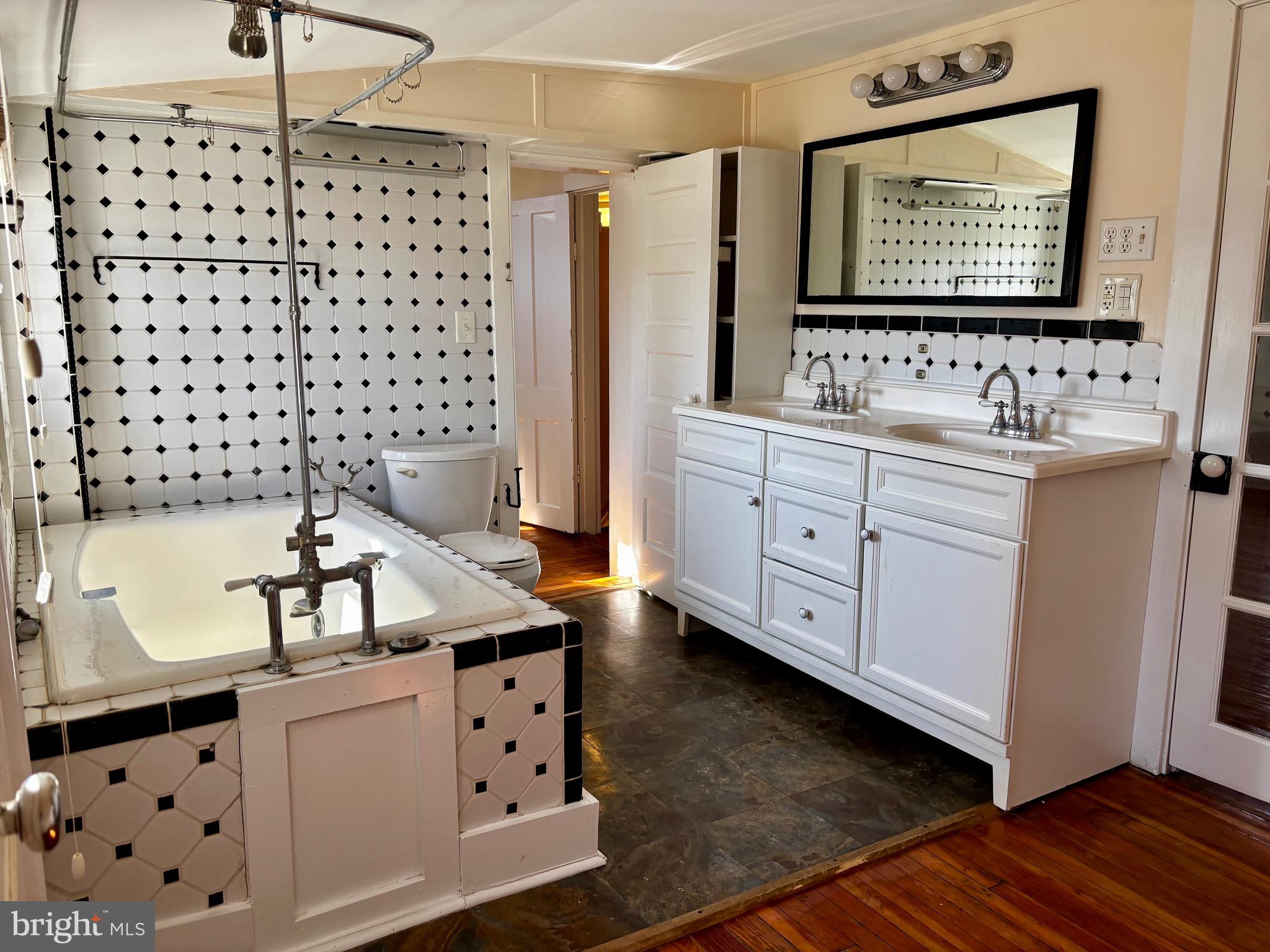 8122 JOHN MOSBY HWY.