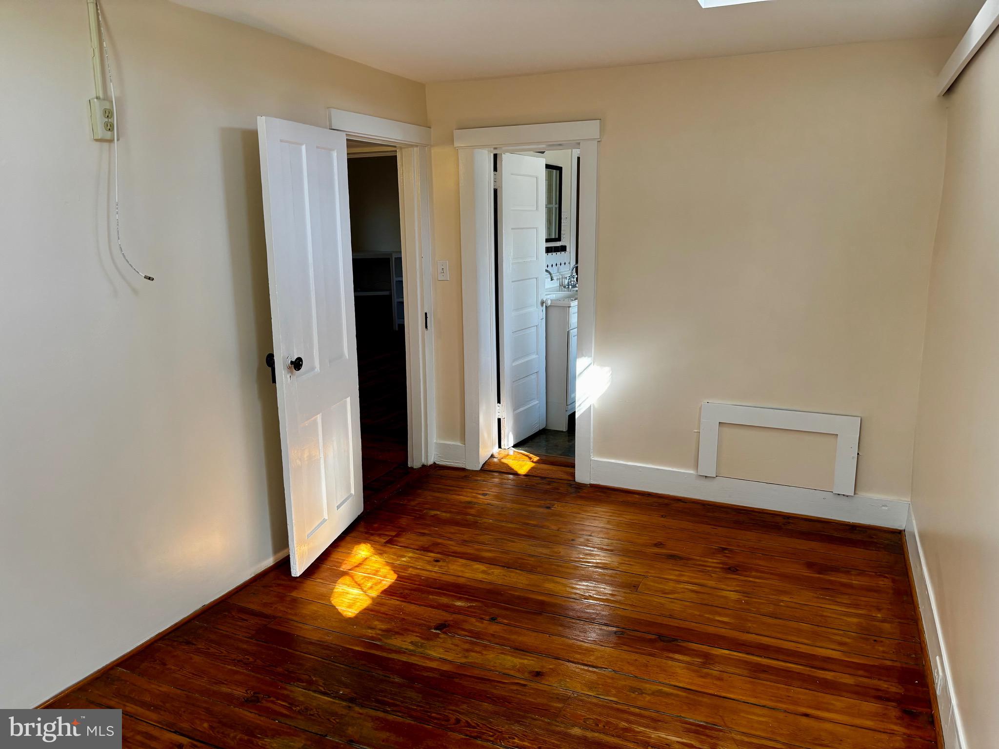 8122 JOHN MOSBY HWY.