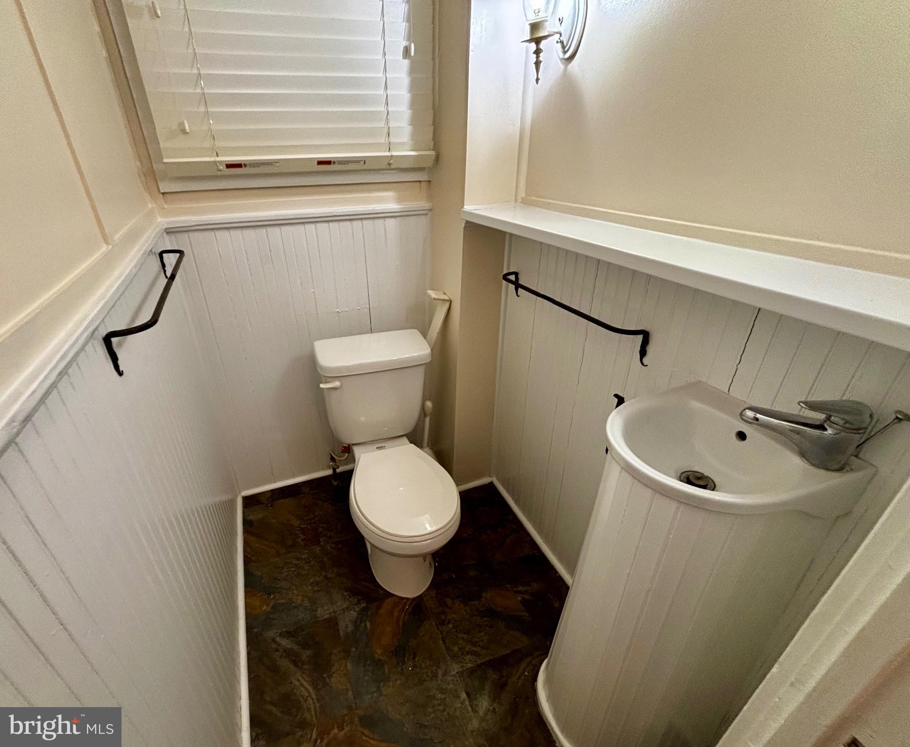 8122 JOHN MOSBY HWY.