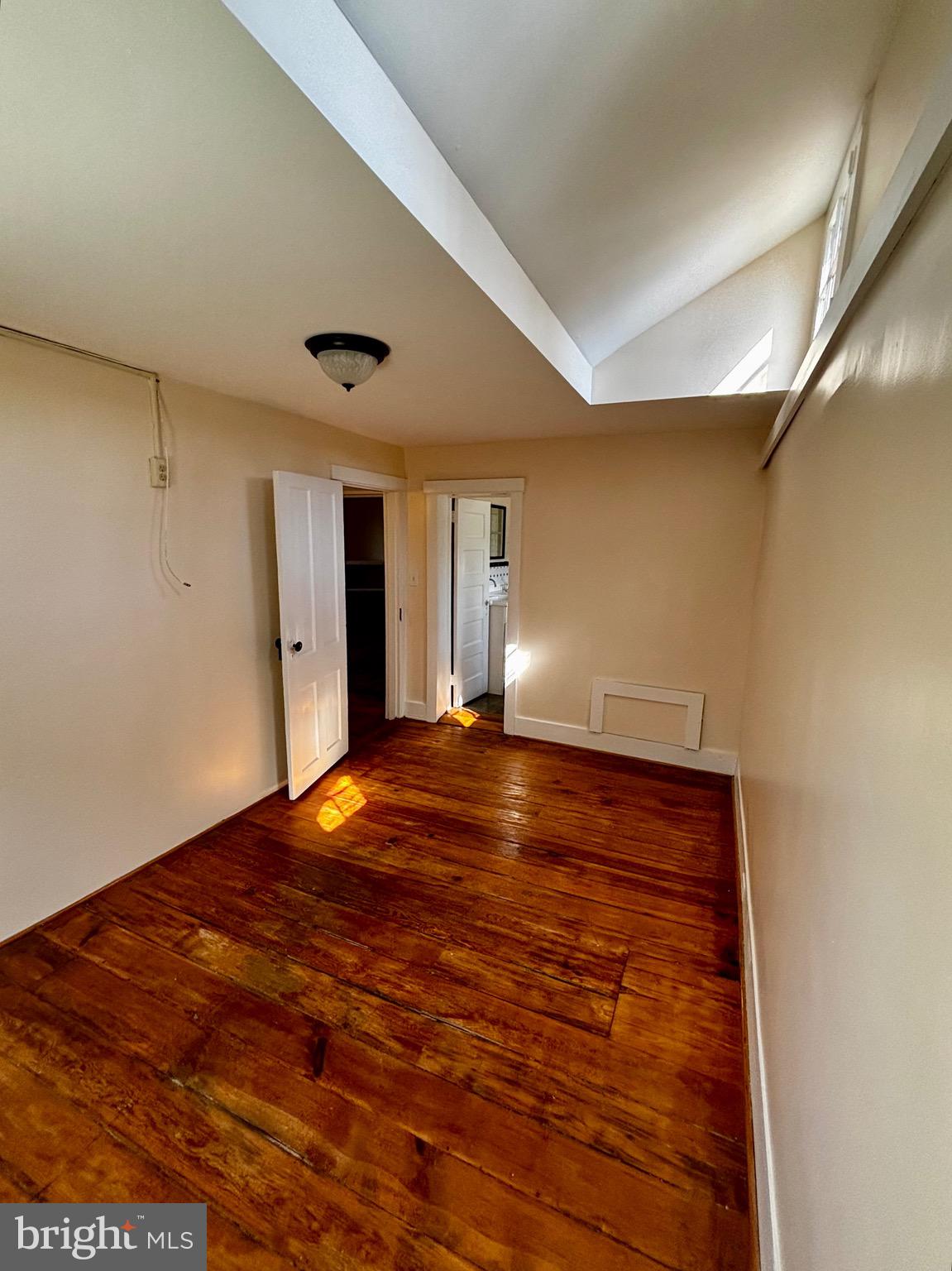 8122 JOHN MOSBY HWY.