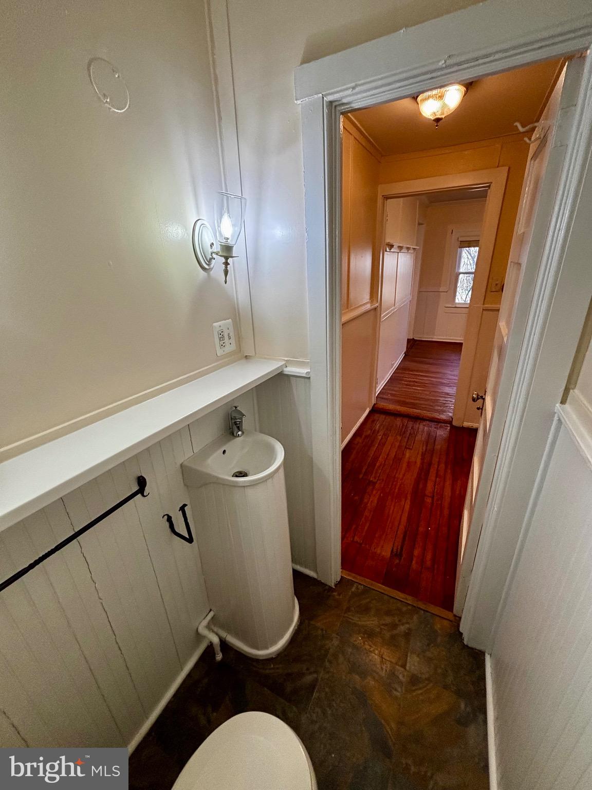 8122 JOHN MOSBY HWY.