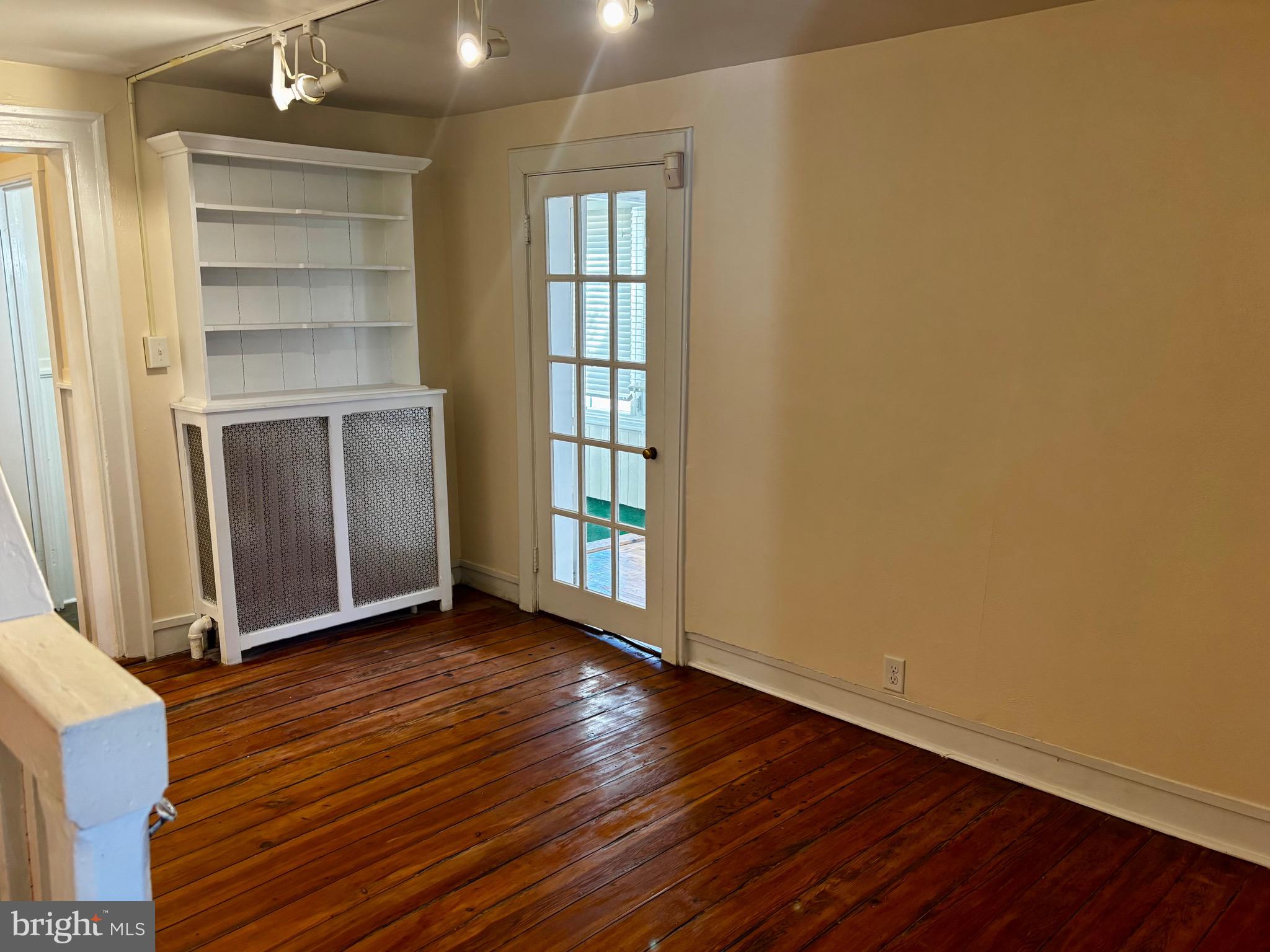 8122 JOHN MOSBY HWY.