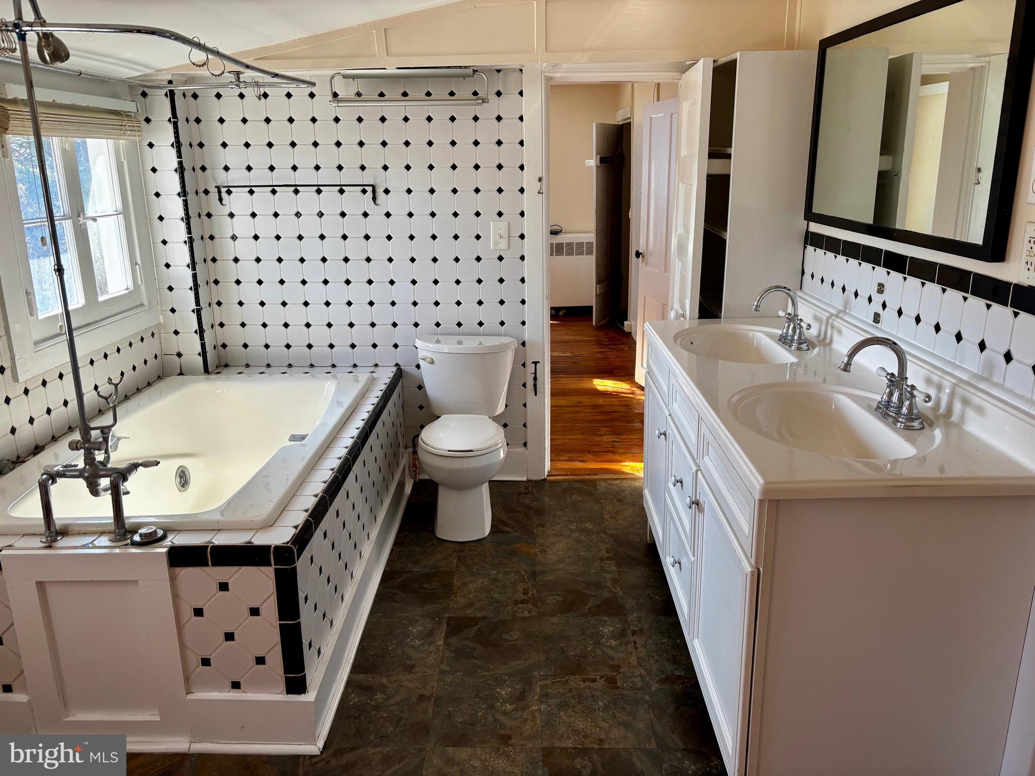 8122 JOHN MOSBY HWY.