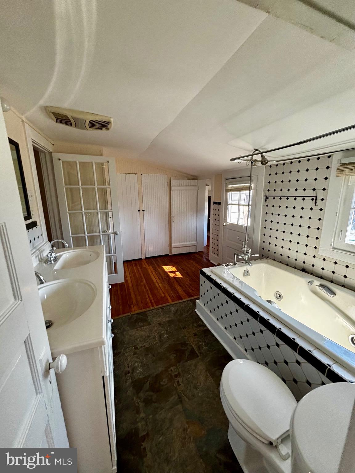 8122 JOHN MOSBY HWY.