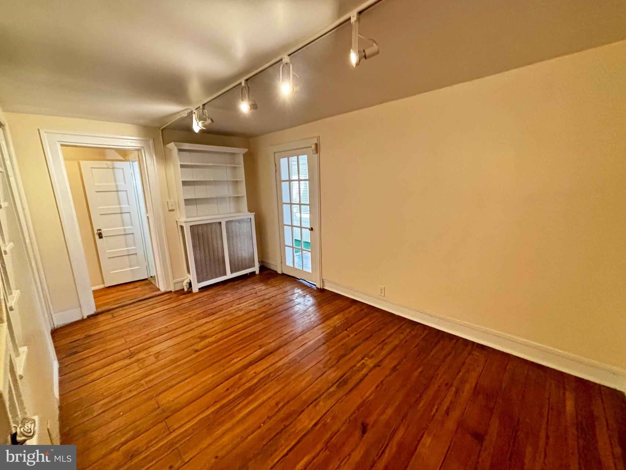 8122 JOHN MOSBY HWY.