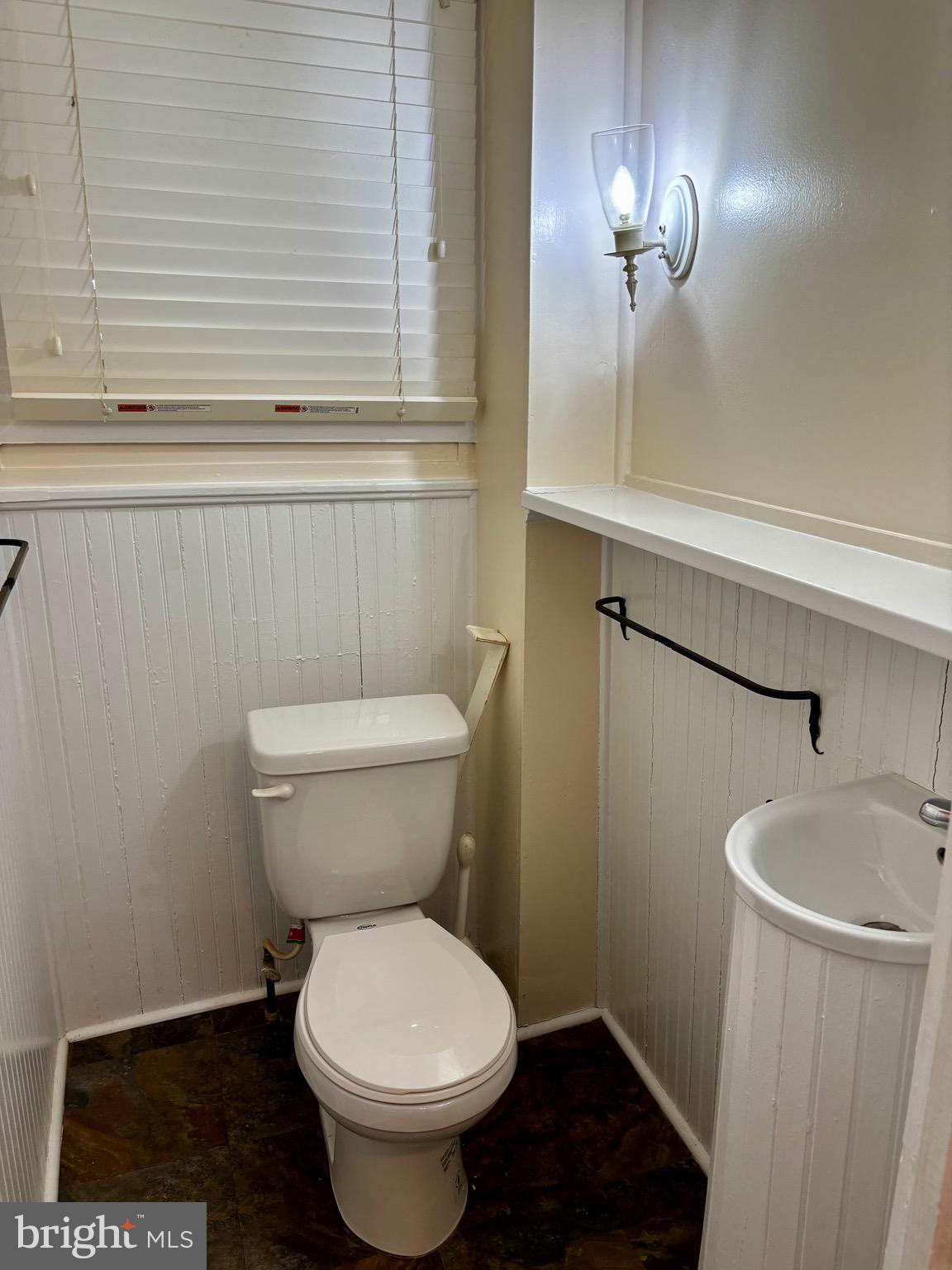 8122 JOHN MOSBY HWY.