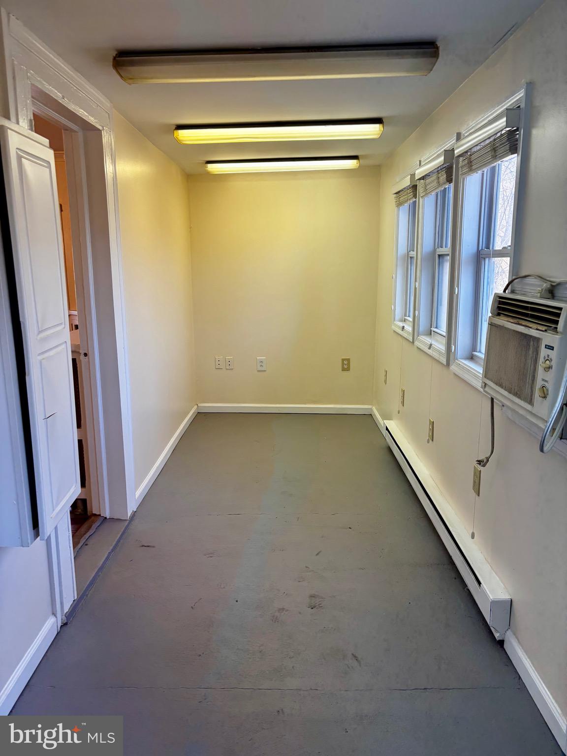 8122 JOHN MOSBY HWY.