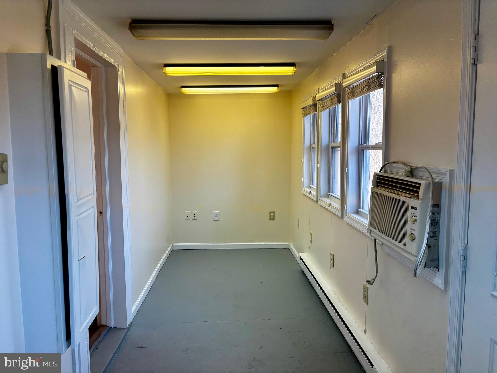 8122 JOHN MOSBY HWY.