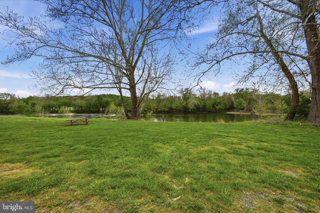 4001 CALMES NECK LANE
