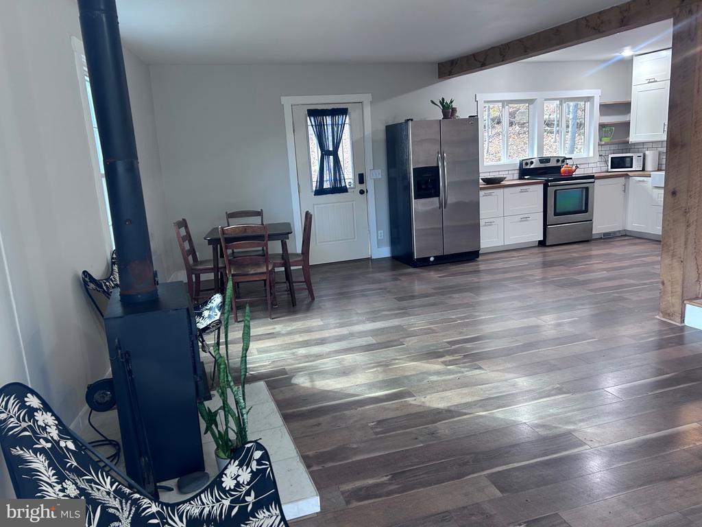 132 PINECREST LN