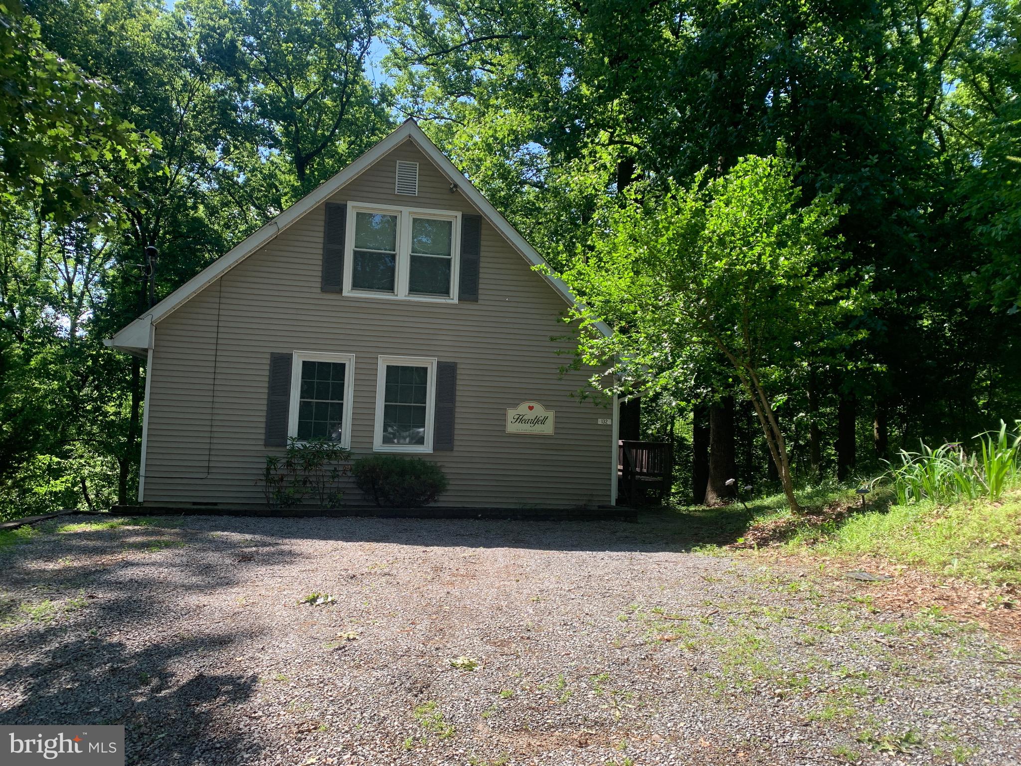 132 PINECREST LN