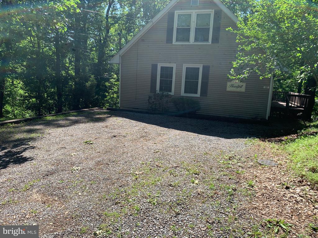 132 PINECREST LN
