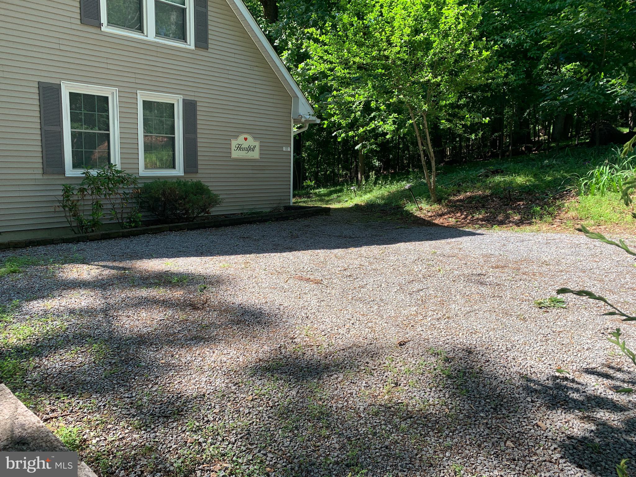 132 PINECREST LN