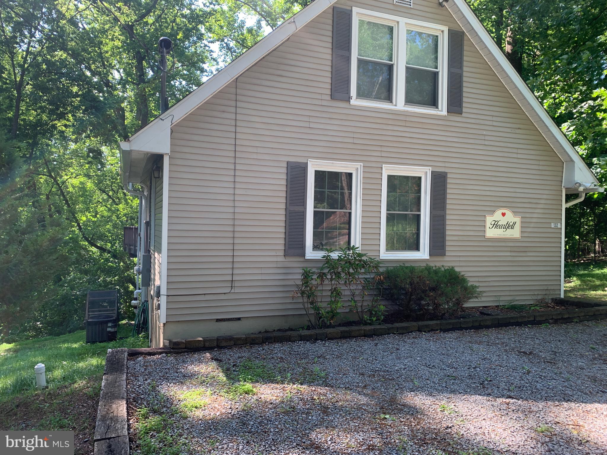 132 PINECREST LN