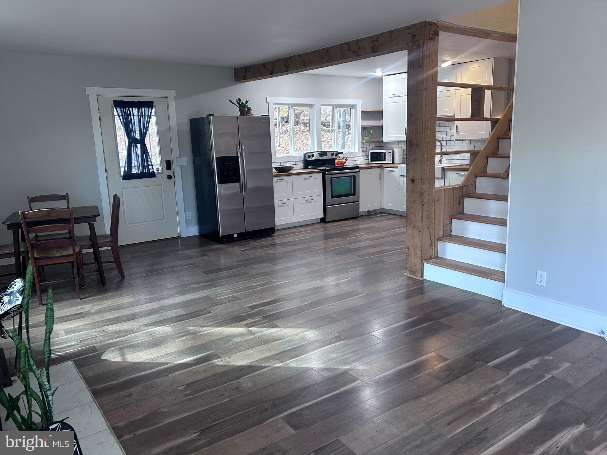 132 PINECREST LN