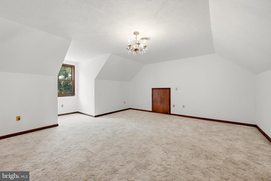 10393 HARRY BYRD HIGHWAY