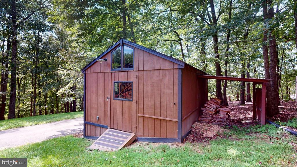 104 LAUREL LANE