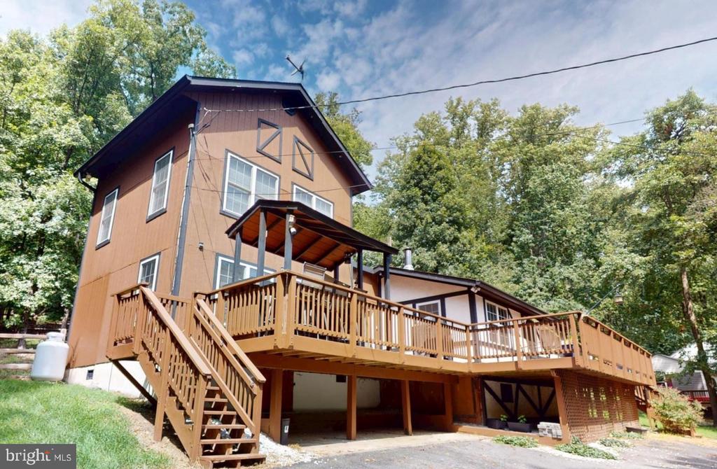 104 LAUREL LANE