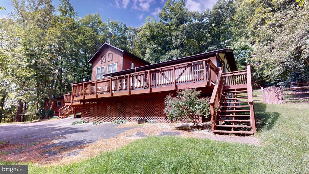 104 LAUREL LANE