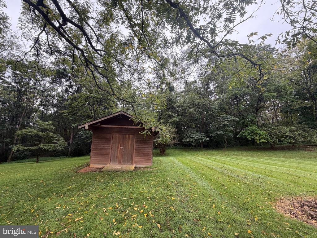 76 DAVIS LANE