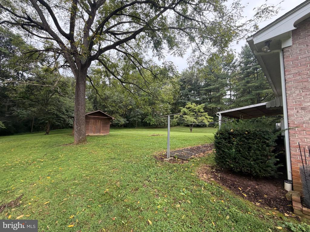 76 DAVIS LANE