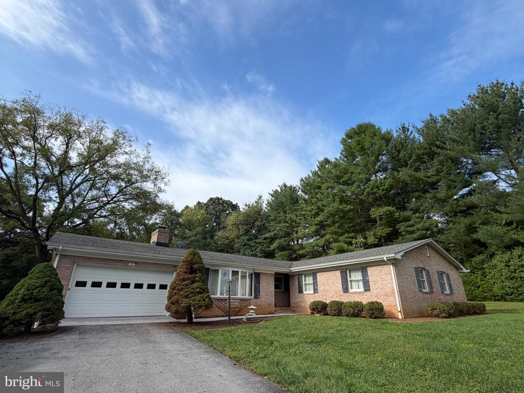76 DAVIS LANE