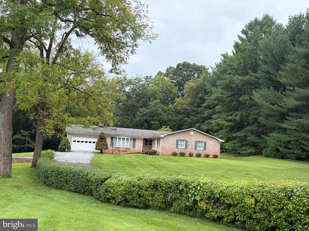 76 DAVIS LANE