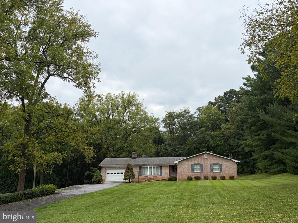 76 DAVIS LANE