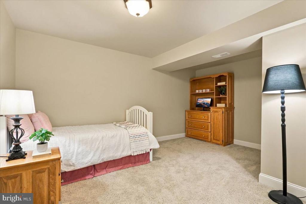1029 COULSON LANE
