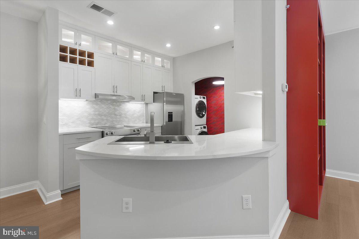 720 WALKER SQ SQ #2B