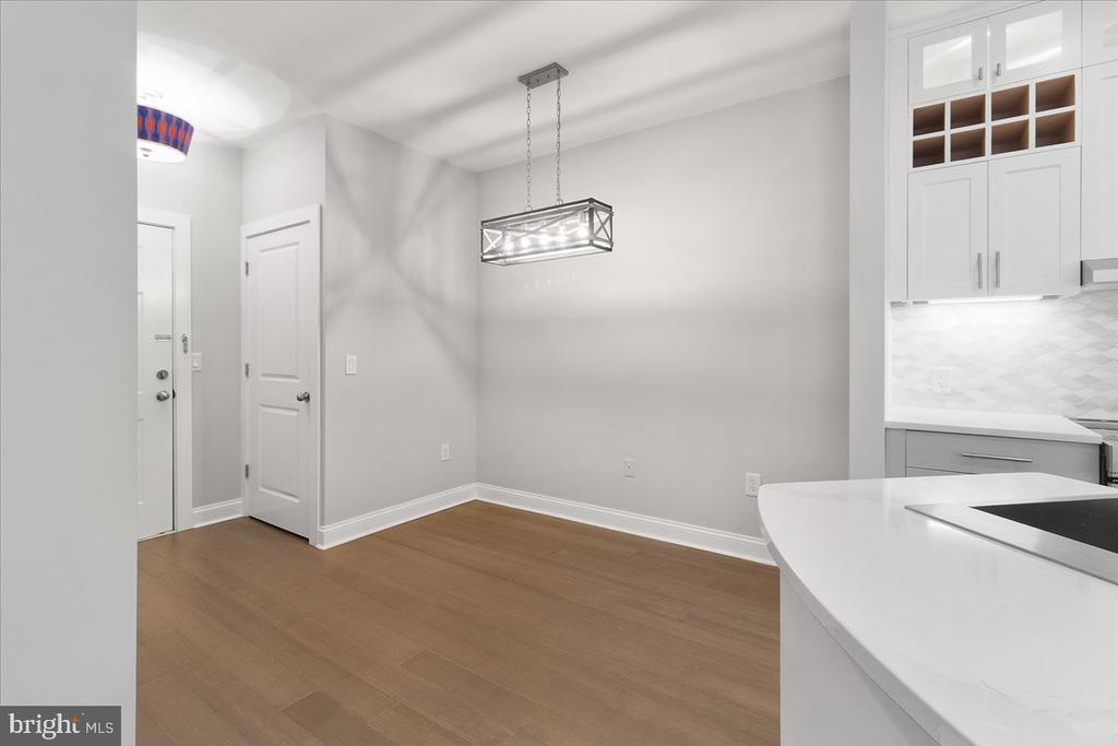 720 WALKER SQ SQ #2B