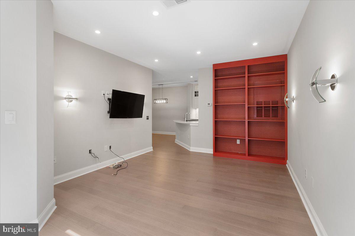 720 WALKER SQ SQ #2B