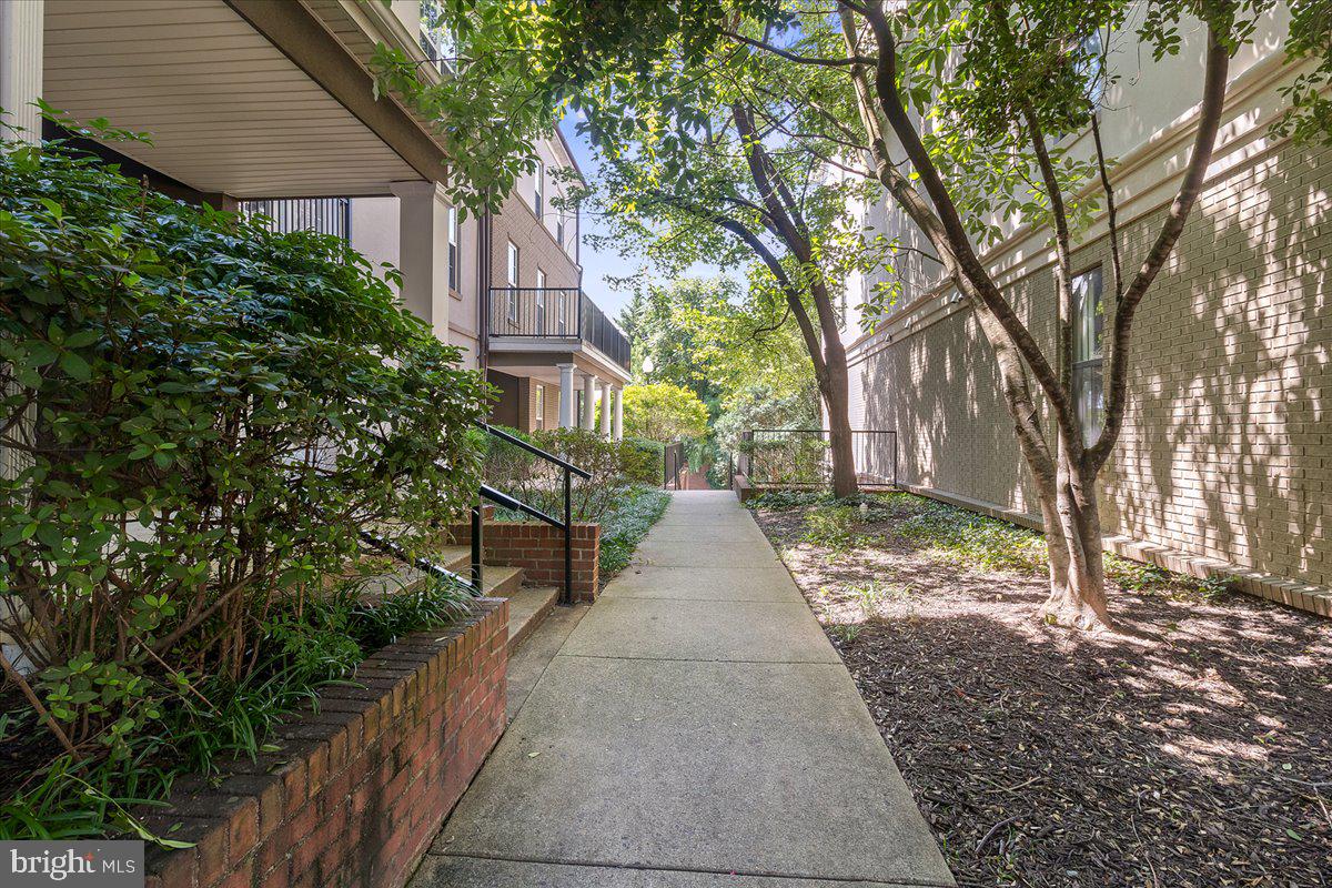 720 WALKER SQ SQ #2B