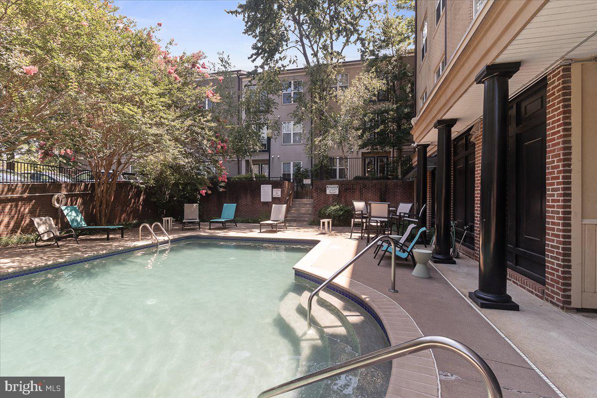 720 WALKER SQ SQ #2B