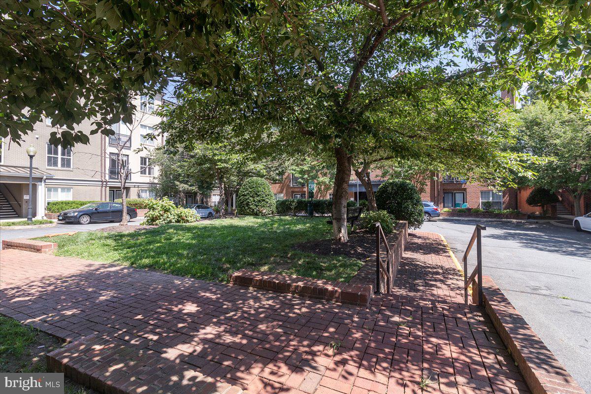 720 WALKER SQ SQ #2B