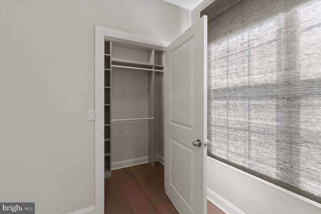 720 WALKER SQ SQ #2B