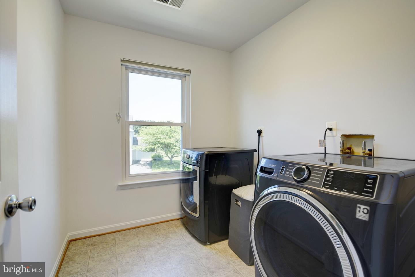 851 Woodcrest LOOP