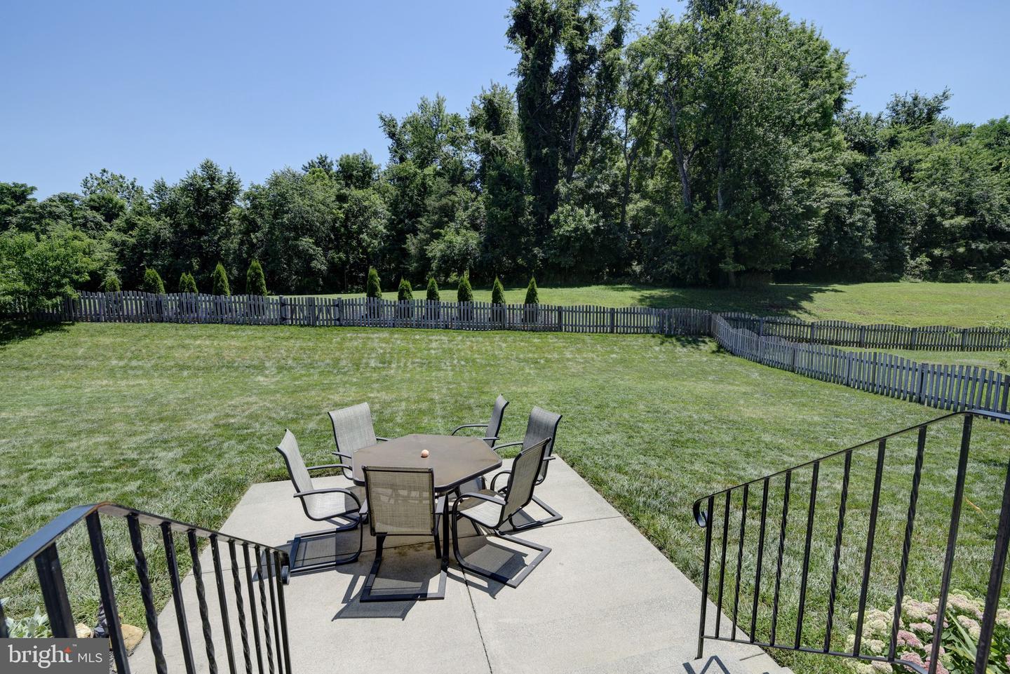 851 Woodcrest LOOP
