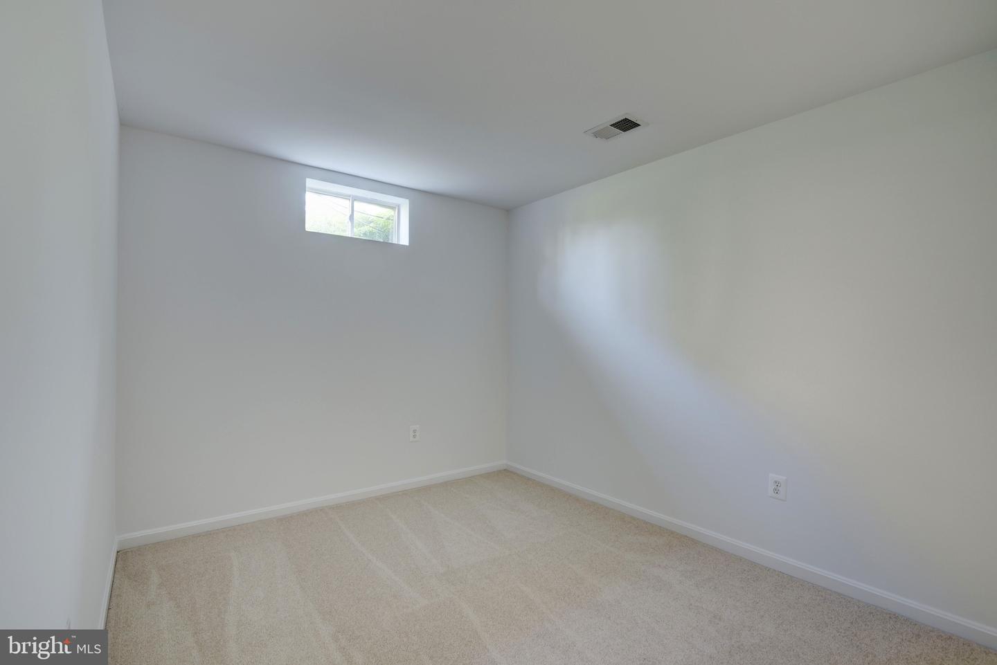 851 Woodcrest LOOP
