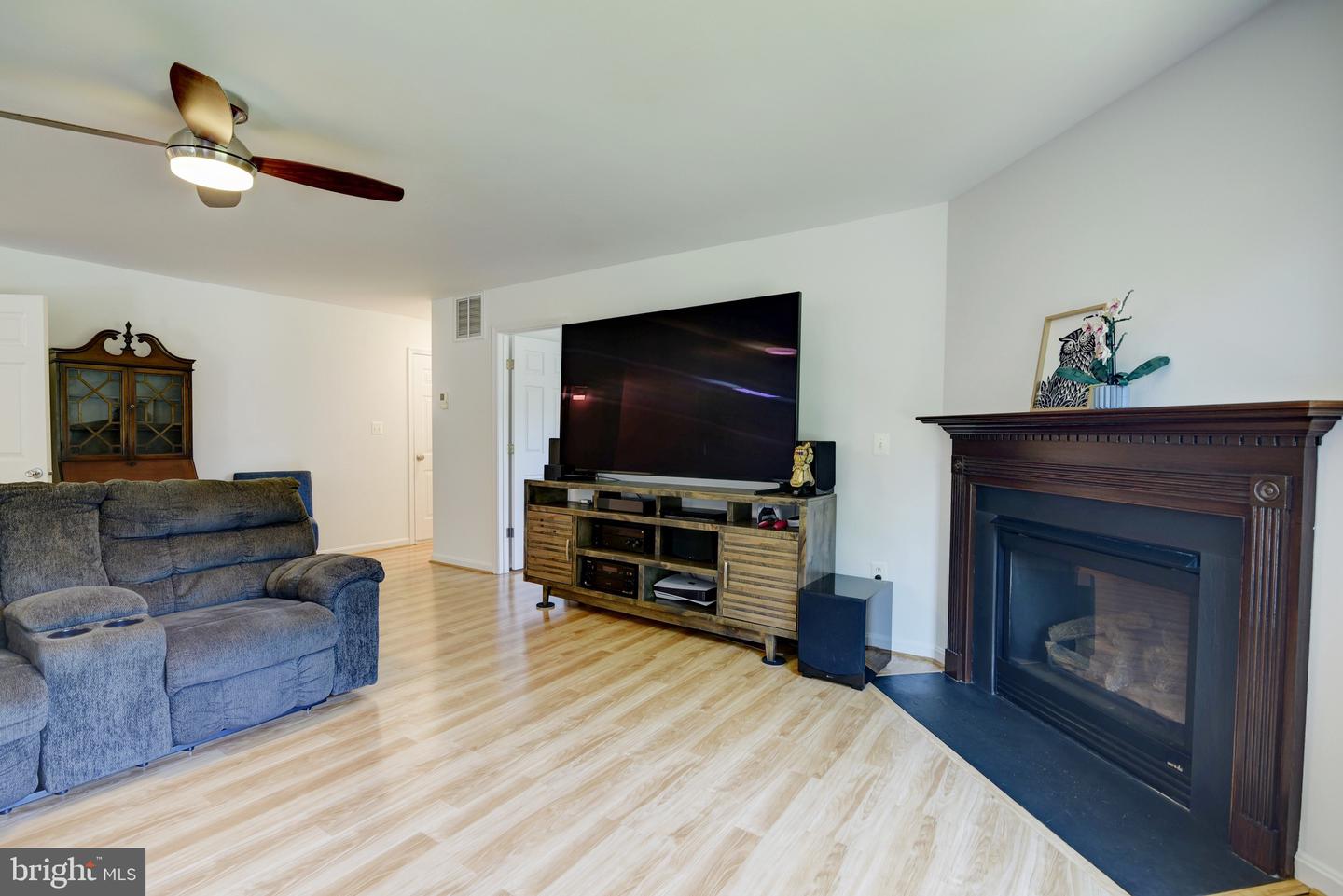 851 Woodcrest LOOP