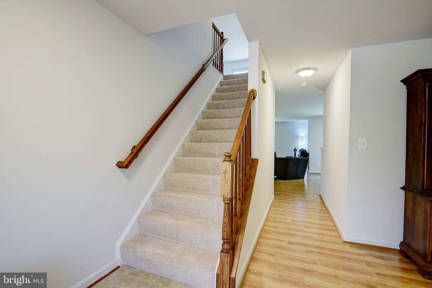 851 Woodcrest LOOP
