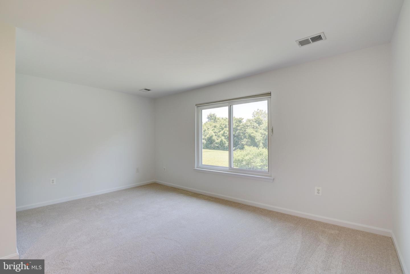851 Woodcrest LOOP