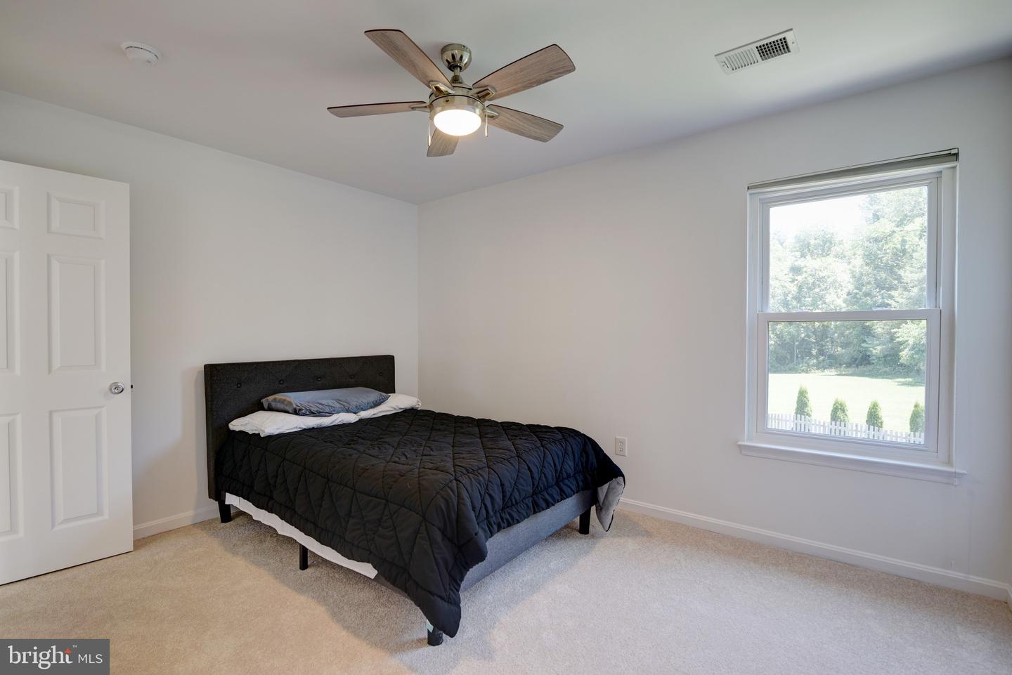 851 Woodcrest LOOP